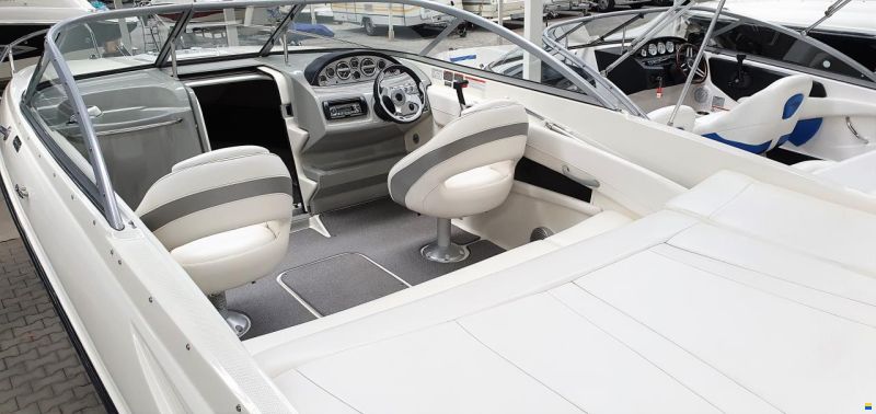 Bayliner Cuddy 652