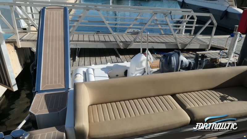 Sealine T60