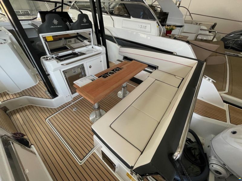 Jeanneau Cap Camarat 9.0 WA S2