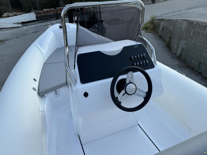 MV Marine 27GT WITH WETBAT