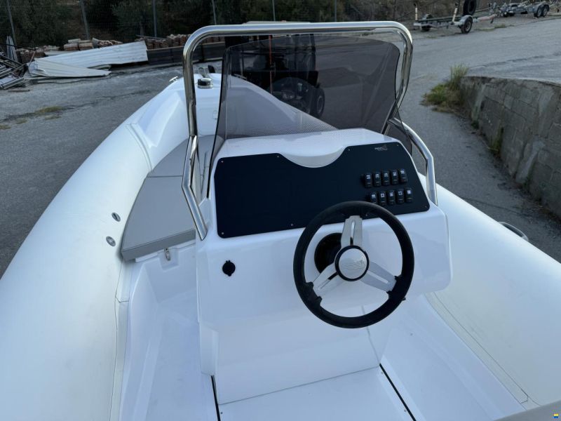 MV Marine 27GT WITH WETBAT