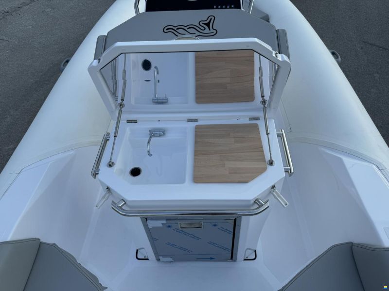 MV Marine 27GT WITH WETBAT