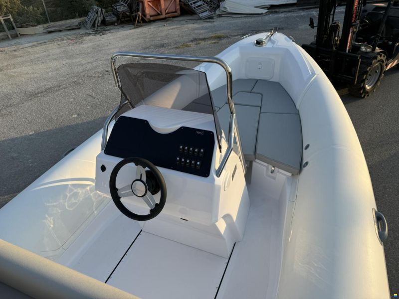MV Marine 27GT WITH WETBAT