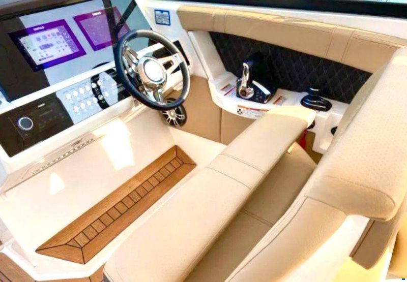 Sea Ray SLX 350