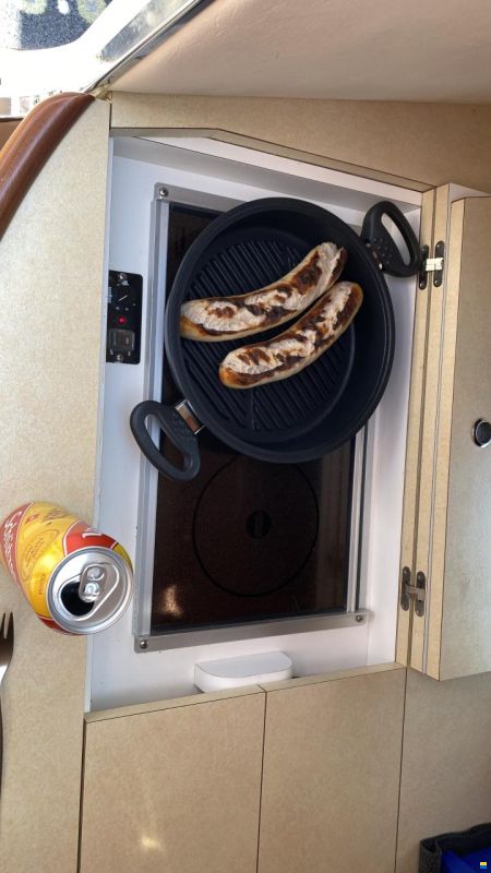 Windy 28 Ghibli mit Hafenplatz