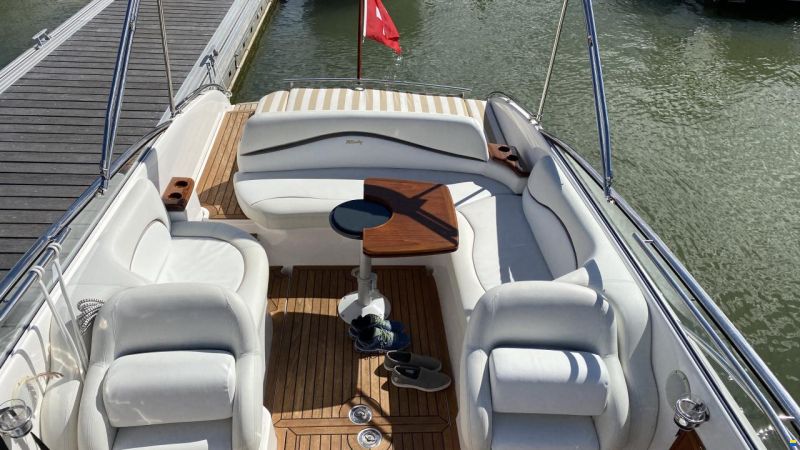 Windy 28 Ghibli mit Hafenplatz