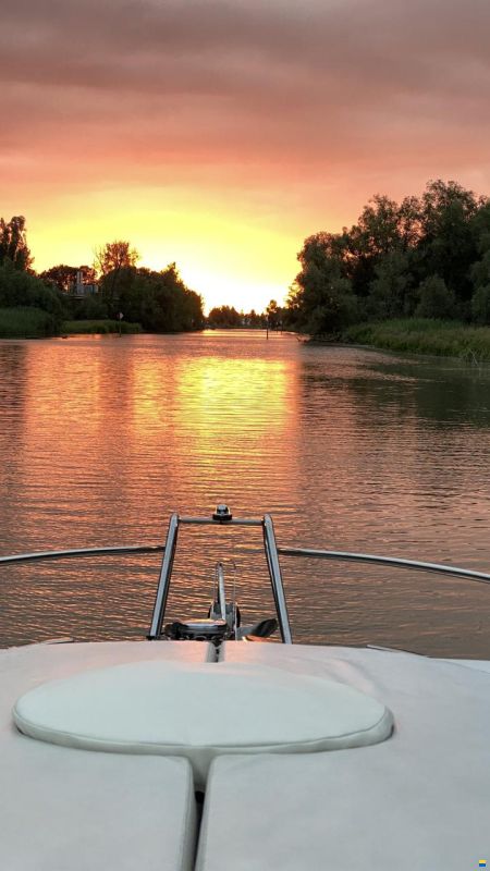 Windy 28 Ghibli mit Hafenplatz