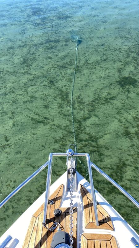 Windy 28 Ghibli mit Hafenplatz