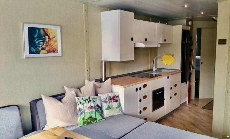 13m schwimmendes Apartment auf der Havel