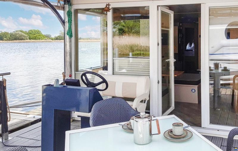 13m schwimmendes Apartment auf der Havel