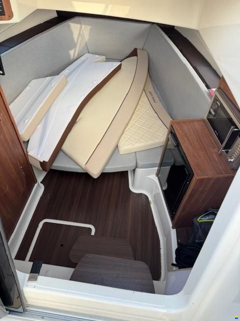 Quicksilver 875 Sundeck avec Joystick piloting