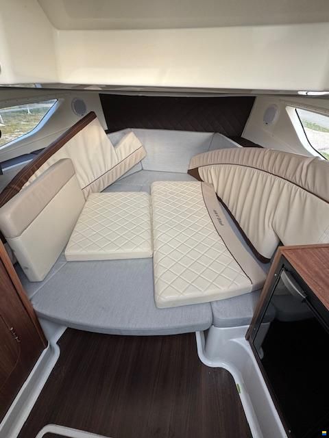 Quicksilver 875 Sundeck avec Joystick piloting