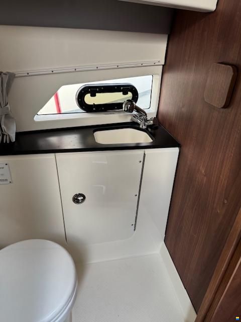 Quicksilver 875 Sundeck avec Joystick piloting