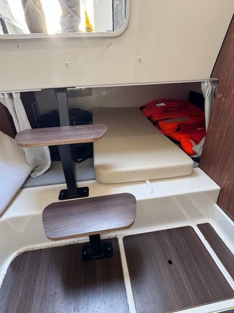 Quicksilver 875 Sundeck avec Joystick piloting