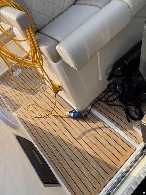 Quicksilver 875 Sundeck avec Joystick piloting