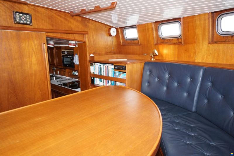 Van de Stadt 44 Center Cockpit