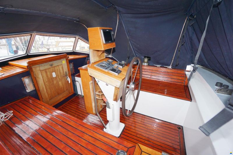 Van de Stadt 44 Center Cockpit