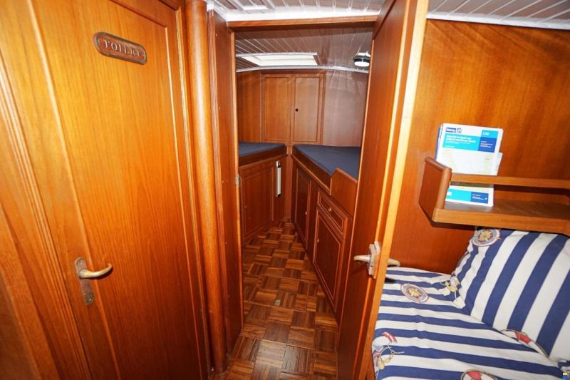 Van de Stadt 44 Center Cockpit