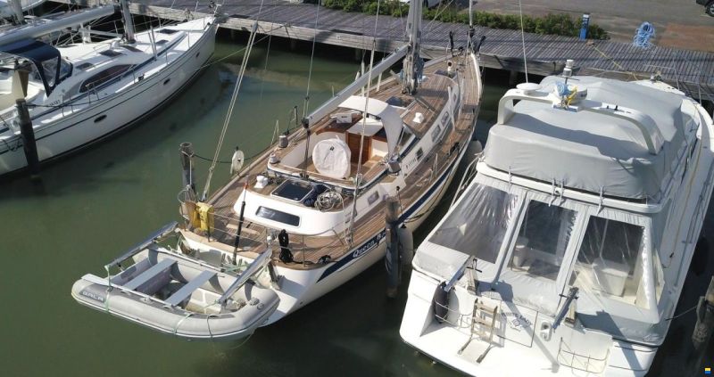 Hallberg-Rassy 43