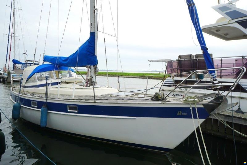 Hallberg-Rassy 352