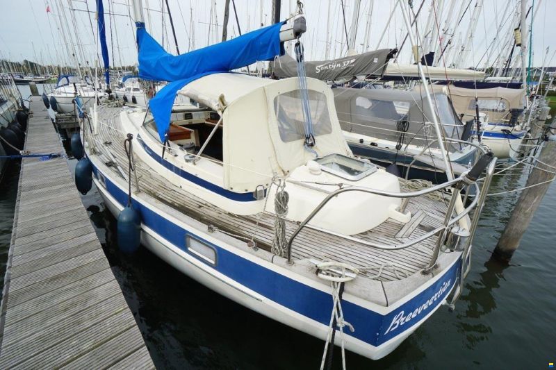 Hallberg-Rassy 352