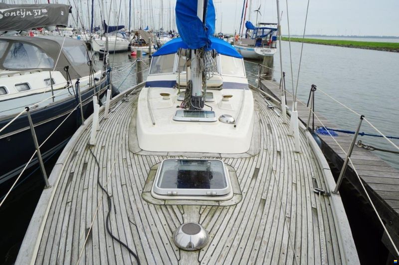 Hallberg-Rassy 352