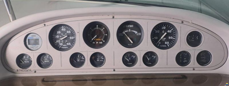 Regal COMMODORE 272 KAJÜTBOOT