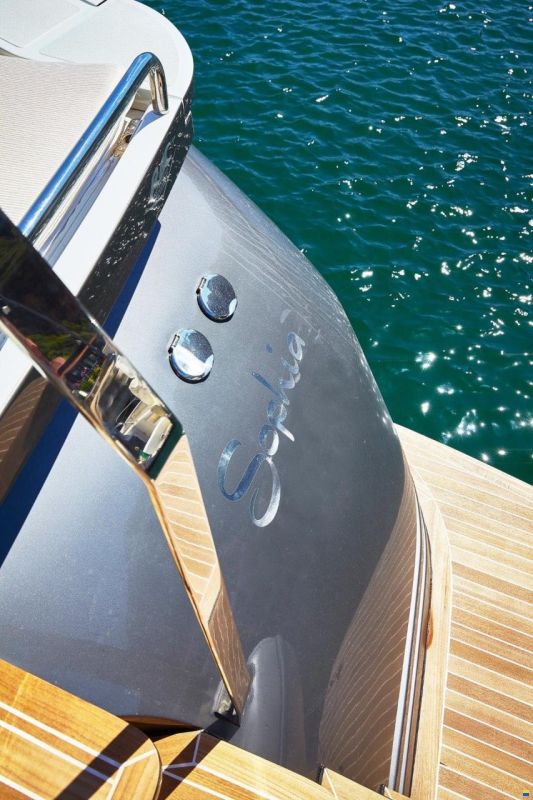 Pershing 54'