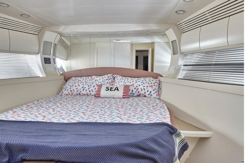 Pershing 54'