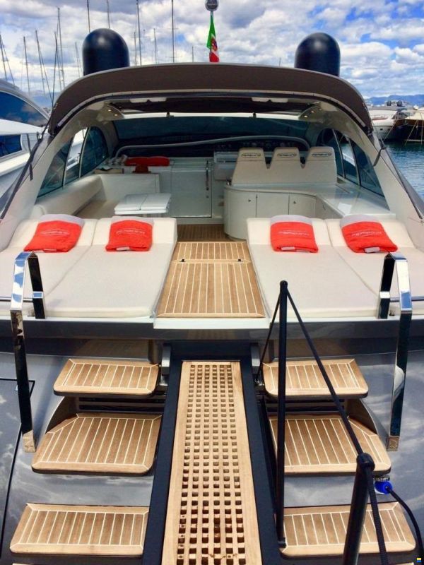 Pershing 54'