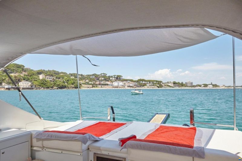 Pershing 54'
