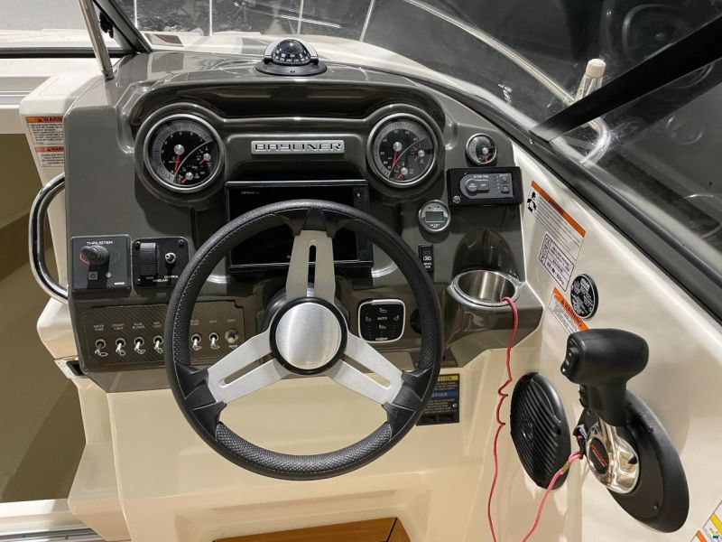 Bayliner 742 R Cuddy
