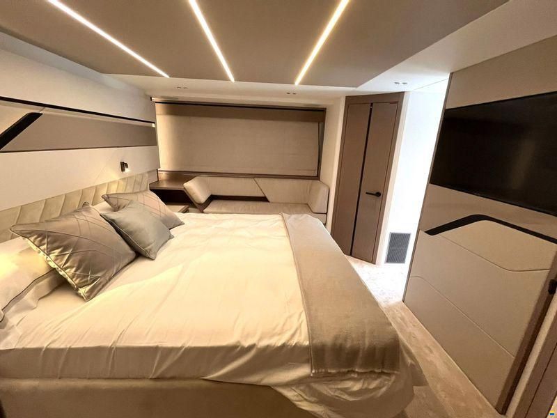 Sunseeker Predator 75
