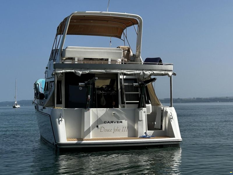 Carver 370 Voyager