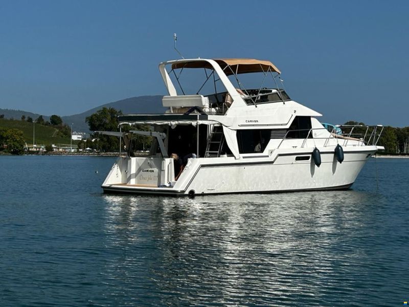 Carver 370 Voyager