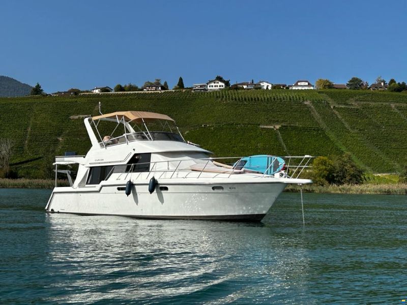 Carver 370 Voyager