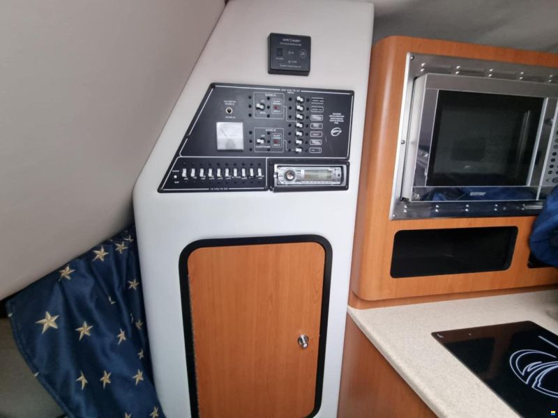 Crownline 250 Cruiser