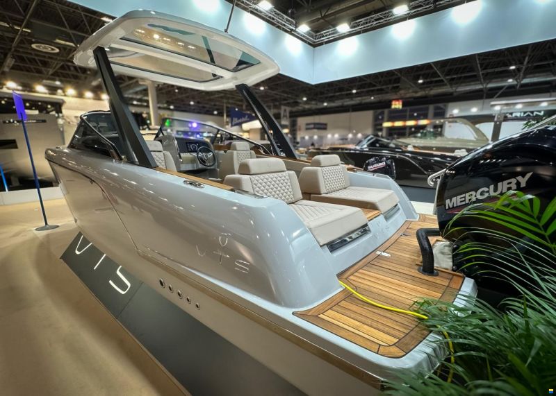 Flying Shark 7.7 Bowrider