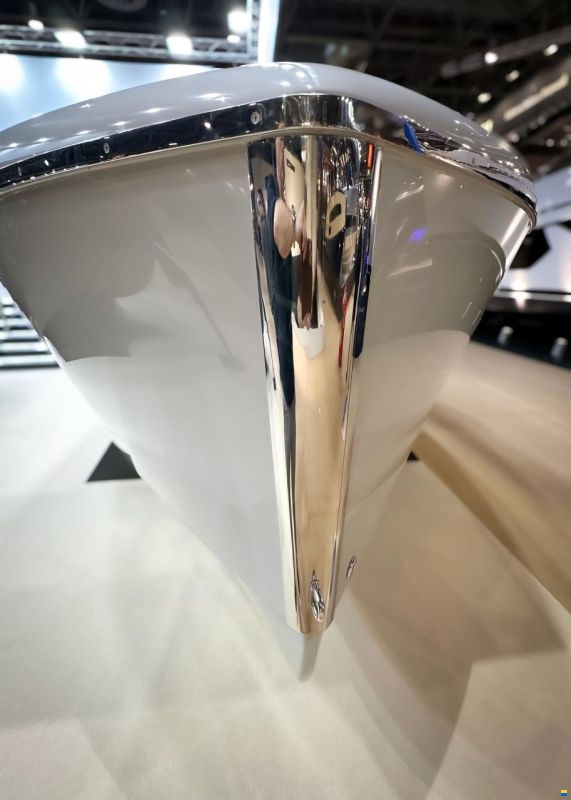 Flying Shark 7.7 Bowrider