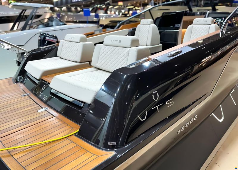 Flying Shark 7.7 Bowrider