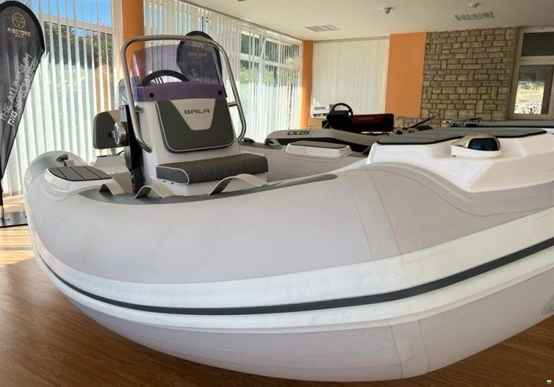 GALA boat Viking V360