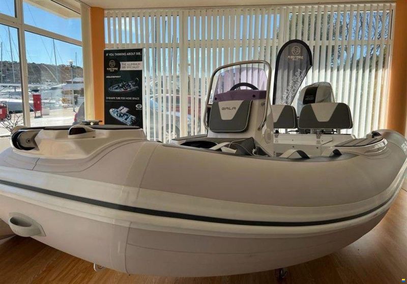 GALA boat Viking V360