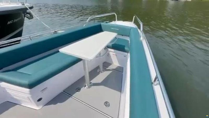 Axopar 28 Cabin