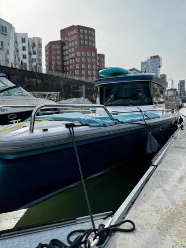 Axopar 28 Cabin