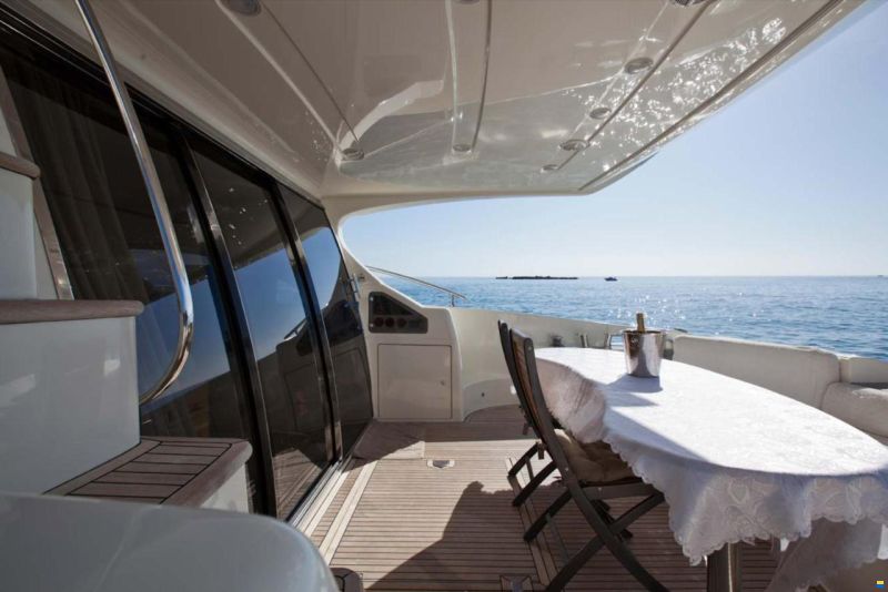 Azimut 62