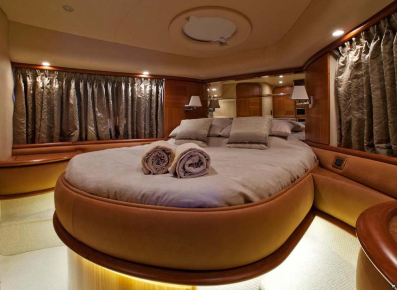 Azimut 62