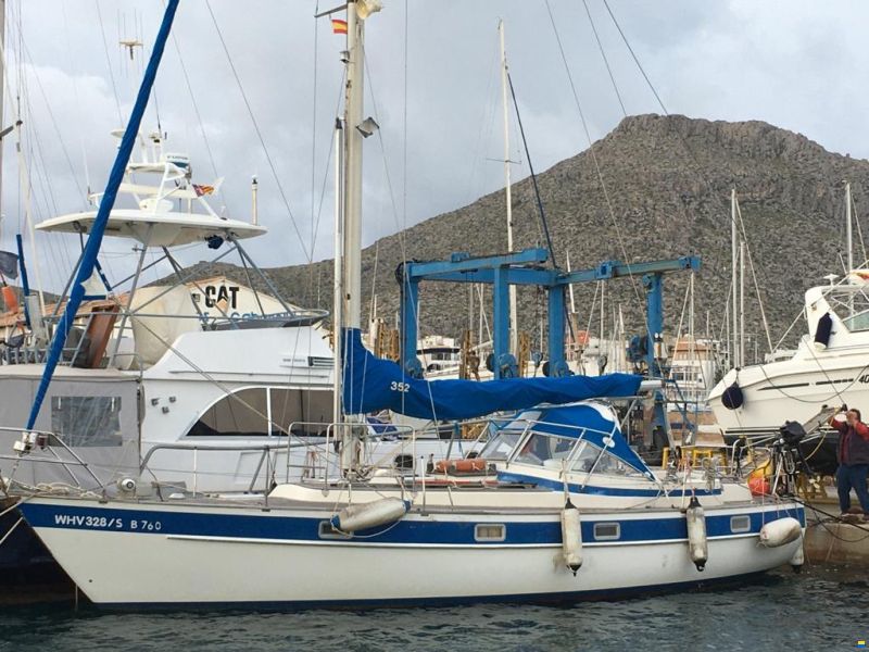 Hallberg-Rassy 352