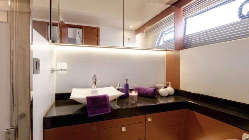 Prestige Flybridge 500