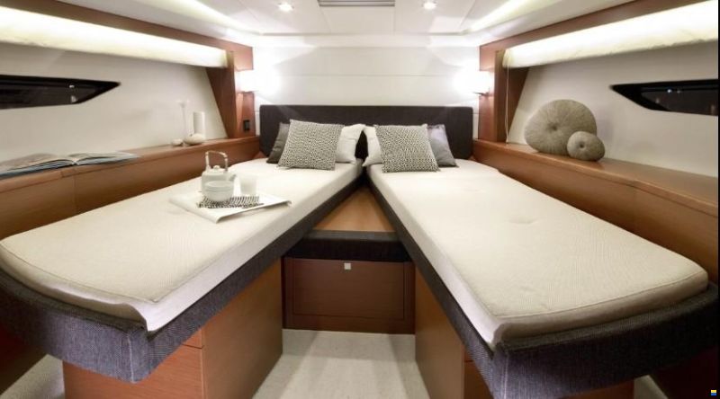 Prestige Flybridge 500