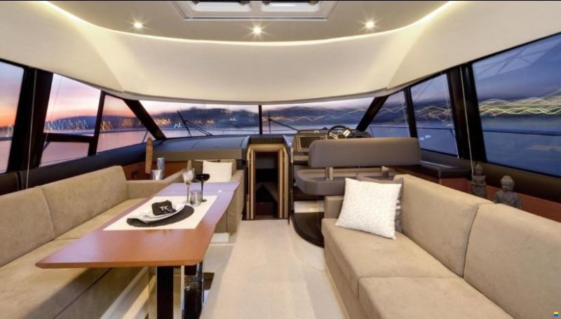Prestige Flybridge 500